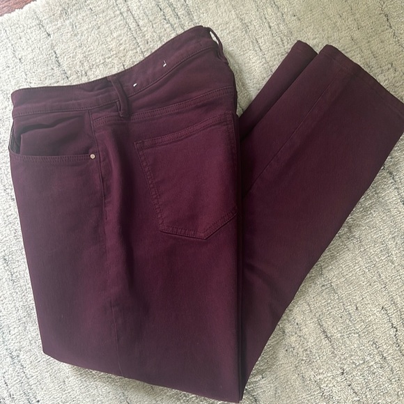 🆕 Ann Taylor “The Taper” Sculpting Mid Rise Jeans in Plum Rose. Size 4… - Picture 7 of 15